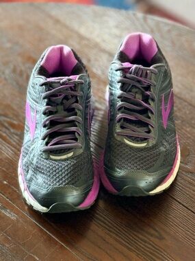 Brooks DNA Women's Gray and Purple Athletic Running Shoes 9.5 US